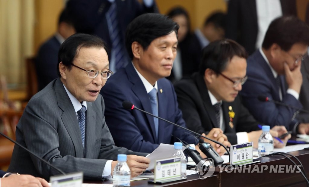 인사말 하는 이해찬 대표
