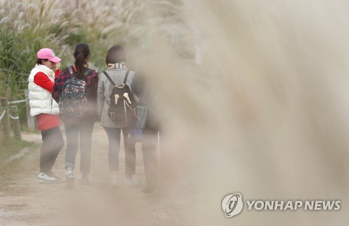 '쌀쌀해진 가을, 두꺼워진 외투'