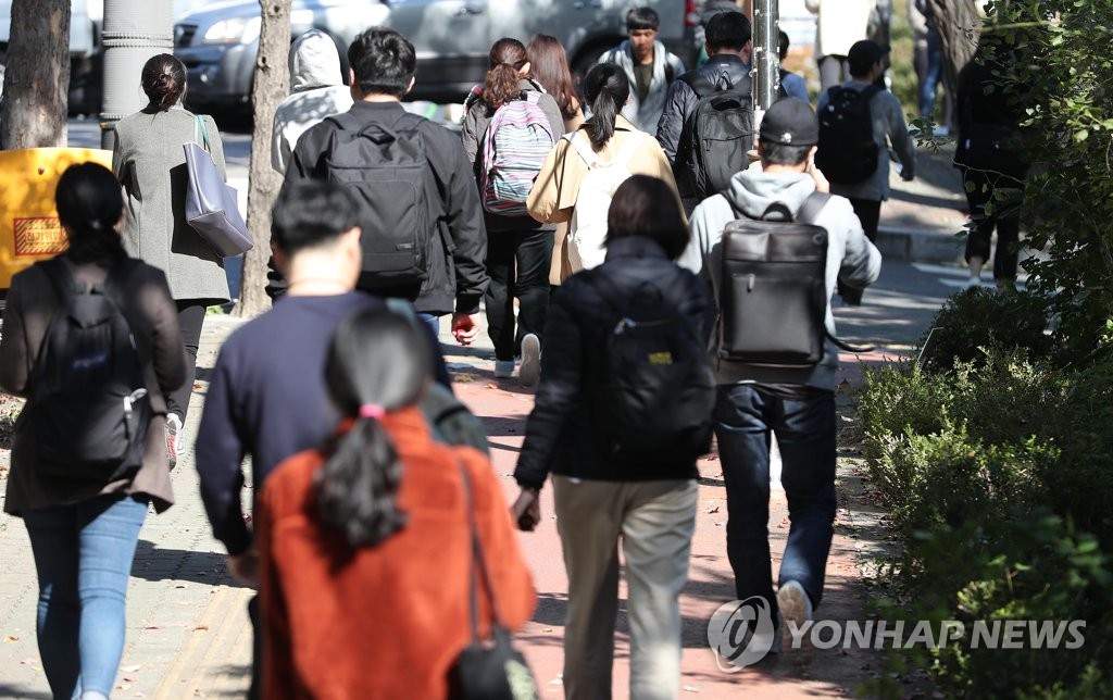 필기시험 마친 금융공기업 수험생들(자료사진)