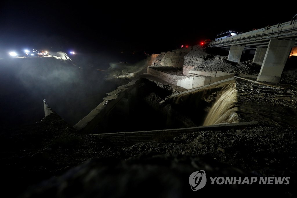 死海 홍수에 스쿨버스 휩쓸려 17명 사망