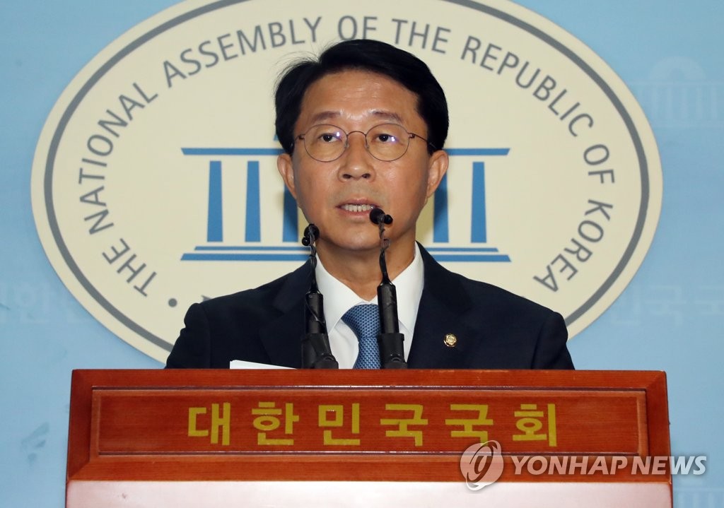 예산안 심사 브리핑 하는 조정식 간사