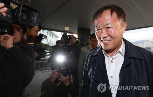 검찰 소환되는 이재수 춘천시장