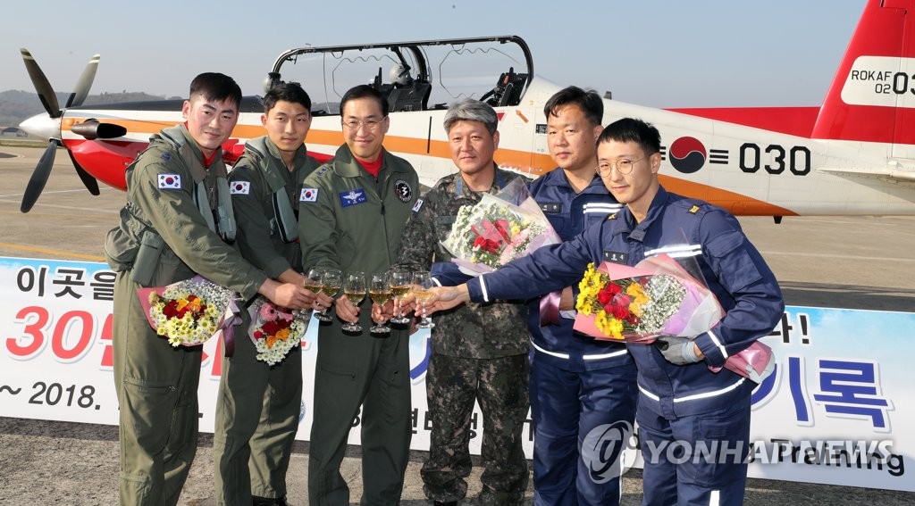 공군 3훈비, 30만시간 무사고비행 기록 축하