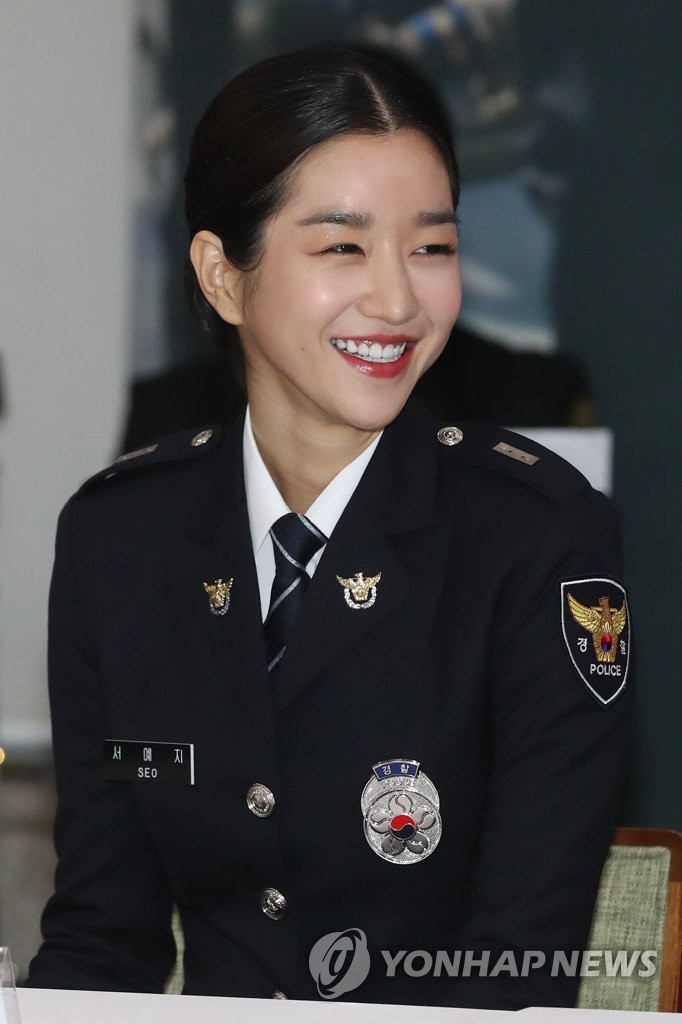 서예지, 경찰 마음까지 훔치는 미소