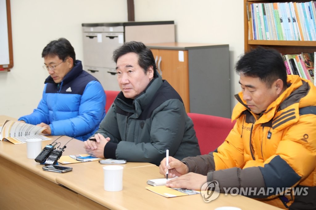 노숙인 쉼터 방문한 이낙연 총리