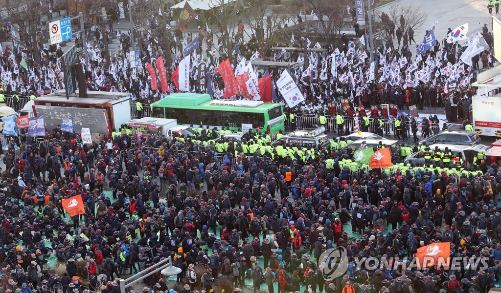 이석기 석방대회와 태극기 집회