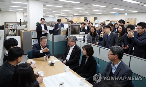 근로기준정책과 방문한 문 대통령
