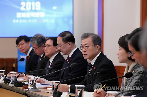 문 대통령 첫 확대경제장관회의 발언