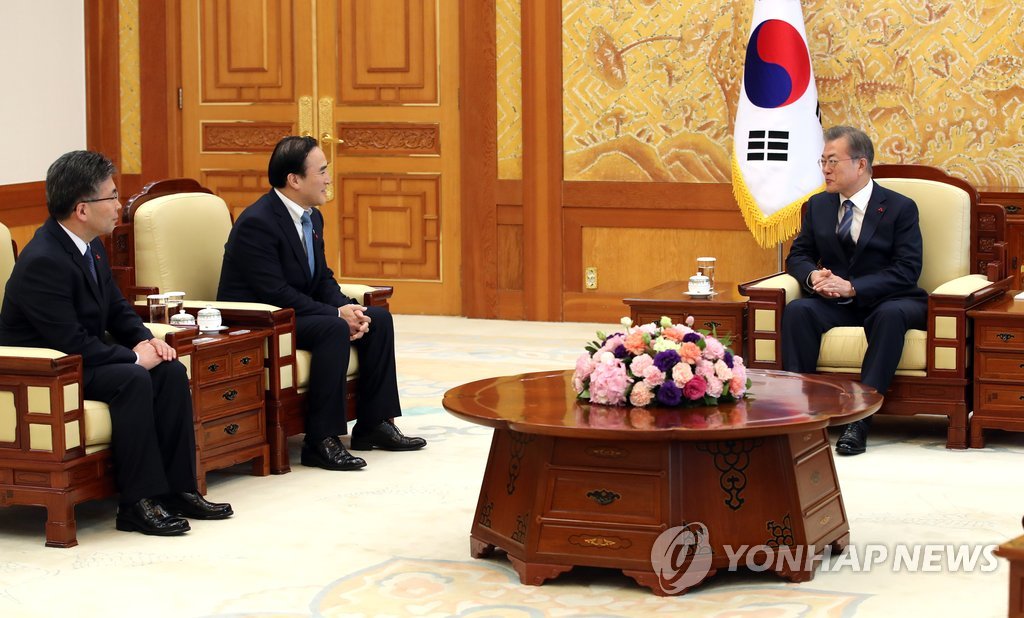 문 대통령, 김종양 인터폴 총재와 환담