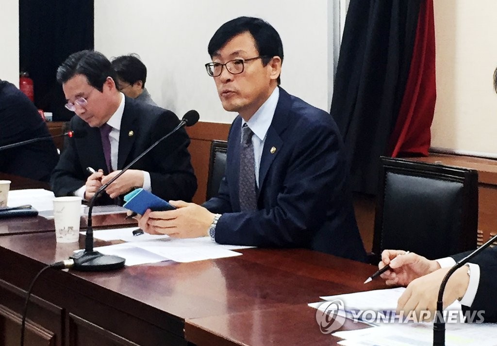 거시경제금융회의서 모두발언 하는 이호승 차관