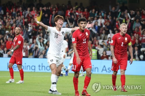 득점 주장하는 황의조