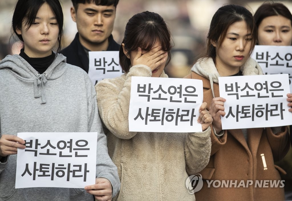 ′안락사 논란′ 케어 직원들 "우린 몰랐다…박소연 대표 사퇴해야"