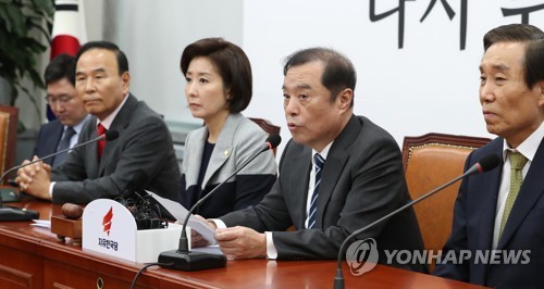 비대위에서 발언하는 김병준