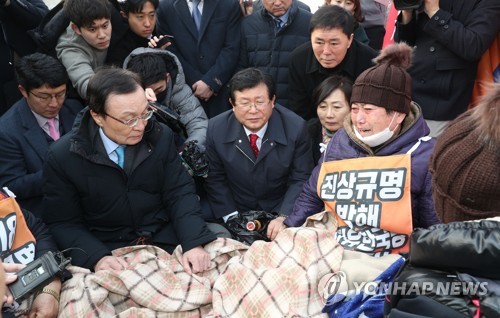 5·18 농성장 방문한 이해찬 대표