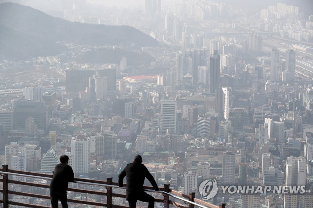 미세먼지에 숨막히는 도시