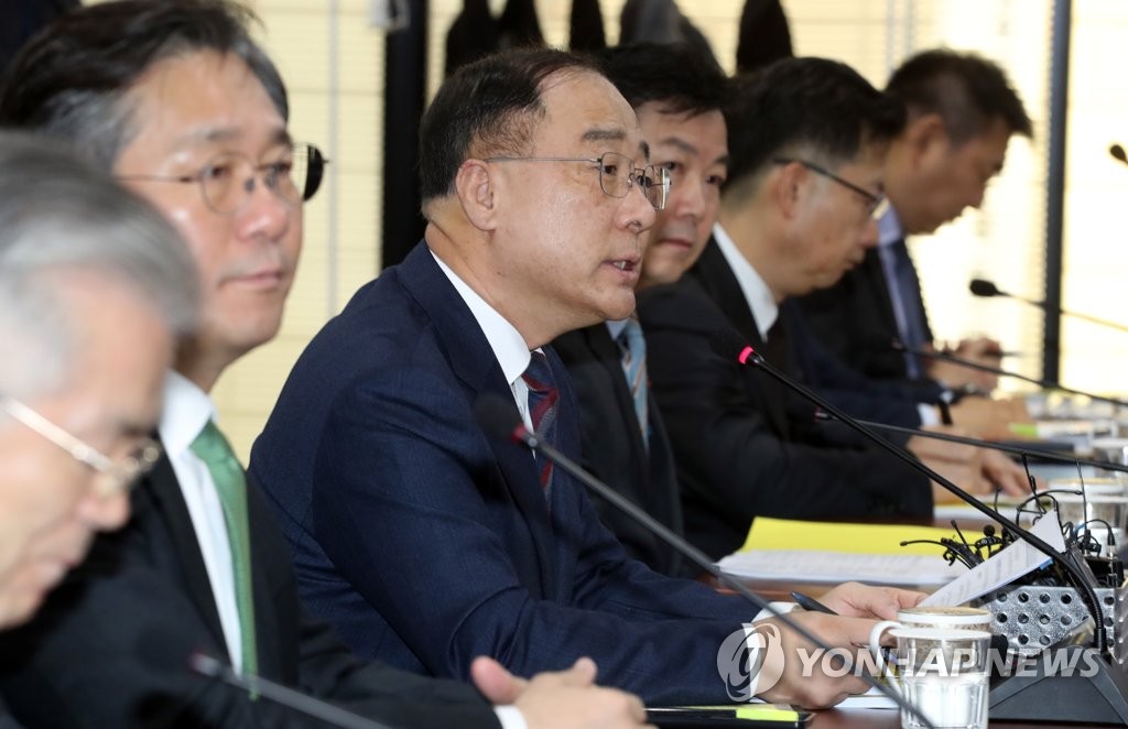 Finance Minister Hong Nam-ki speaks at an innovative growth strategy meeting in southern Seoul on Jan. 16, 2019. (Yonhap)