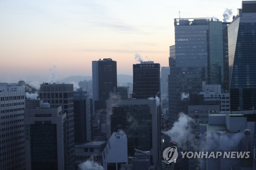 반짝 한파에 난방 수증기 '폴폴'