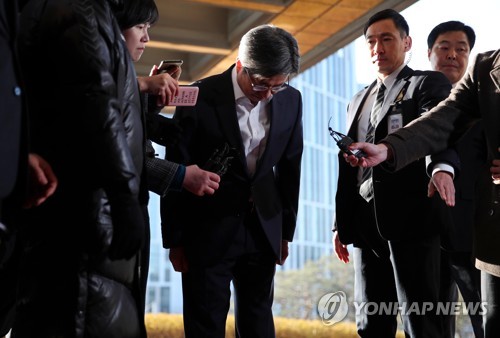 김명수 대법원장, 양승태 구속에 '국민께 죄송'