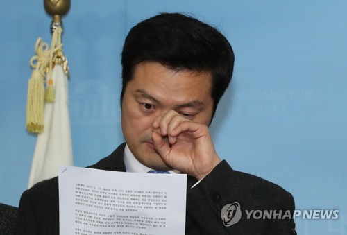 국회에서 기자회견하는 김태우 전 수사관