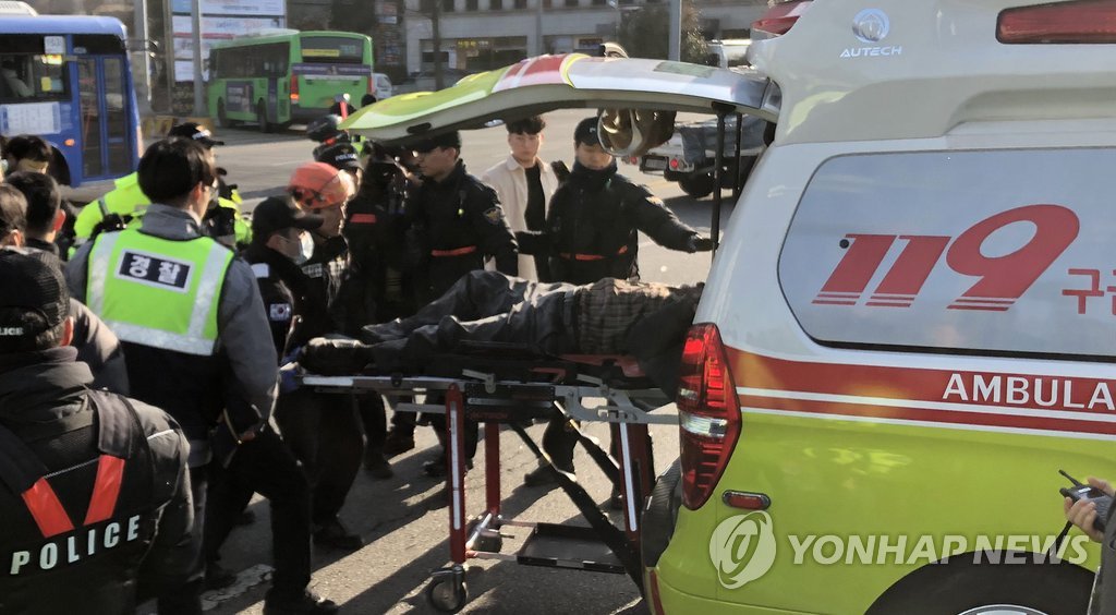 국회 앞 택시기사 분신 시도