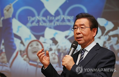 질문에 답하는 박원순 시장