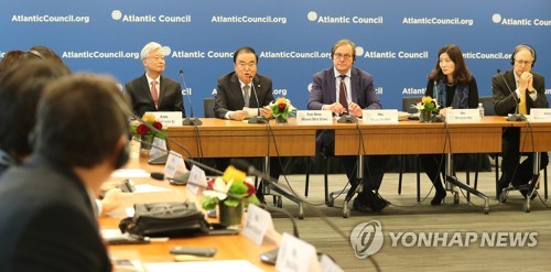 한반도 전문가 초청 간담회에서 발언하는 문 의장