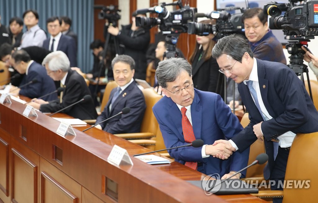 인사하는 김현종-김용범