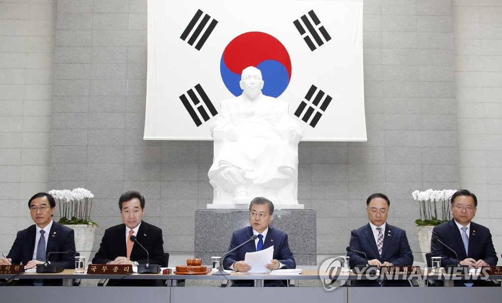President Moon Jae-in (C) speaks in a weekly Cabinet meeting at the Kim Koo Museum and Library in downtown Seoul on Feb. 26, 2019. (Yonhap)