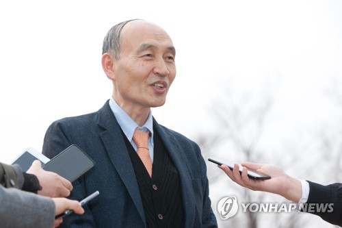 인터뷰 하는 조동호 과기정통부 장관 후보자
