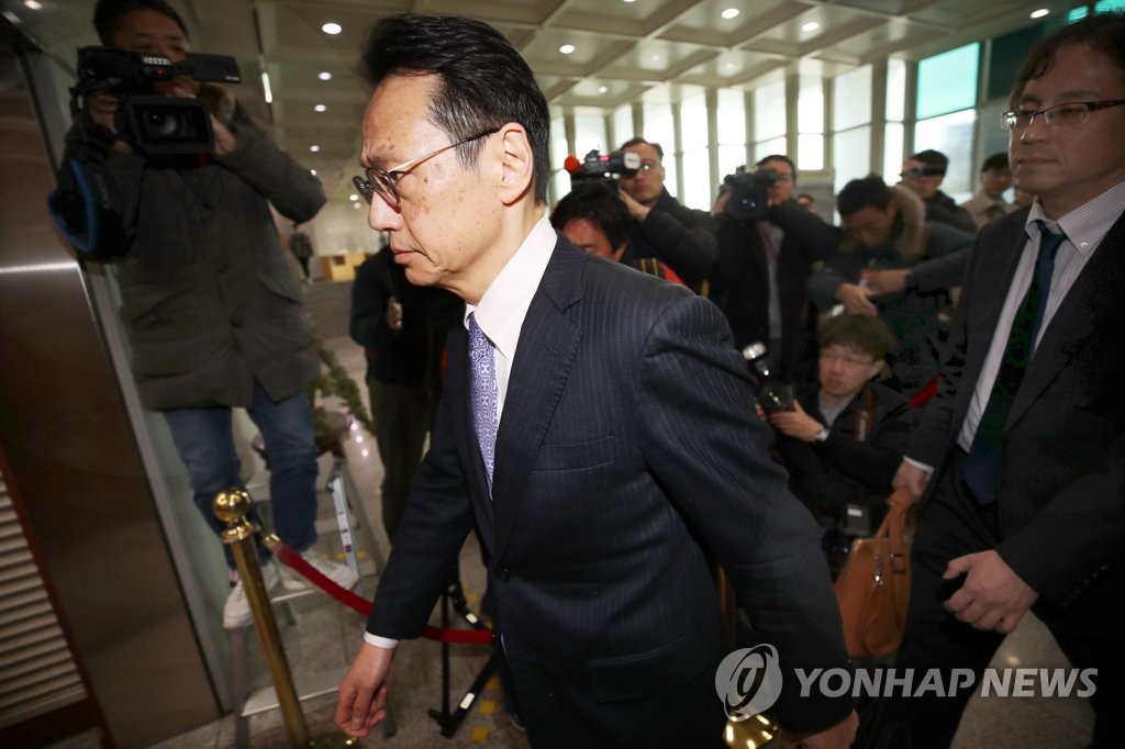 Kenji Kanasugi, director general of the Japanese foreign ministry's Asian and Oceanian affairs bureau, enters the South Korean foreign ministry building in Seoul on March 14, 2019. (Yonhap)