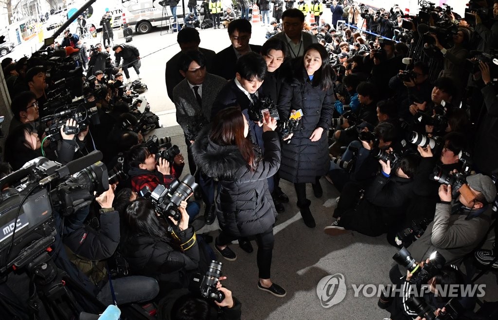 피의자로 경찰 출석하는 승리