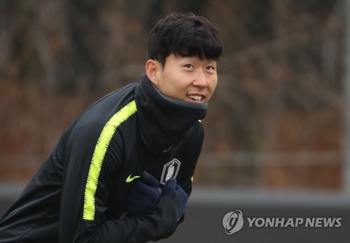 가볍게 훈련 시작하는 손흥민