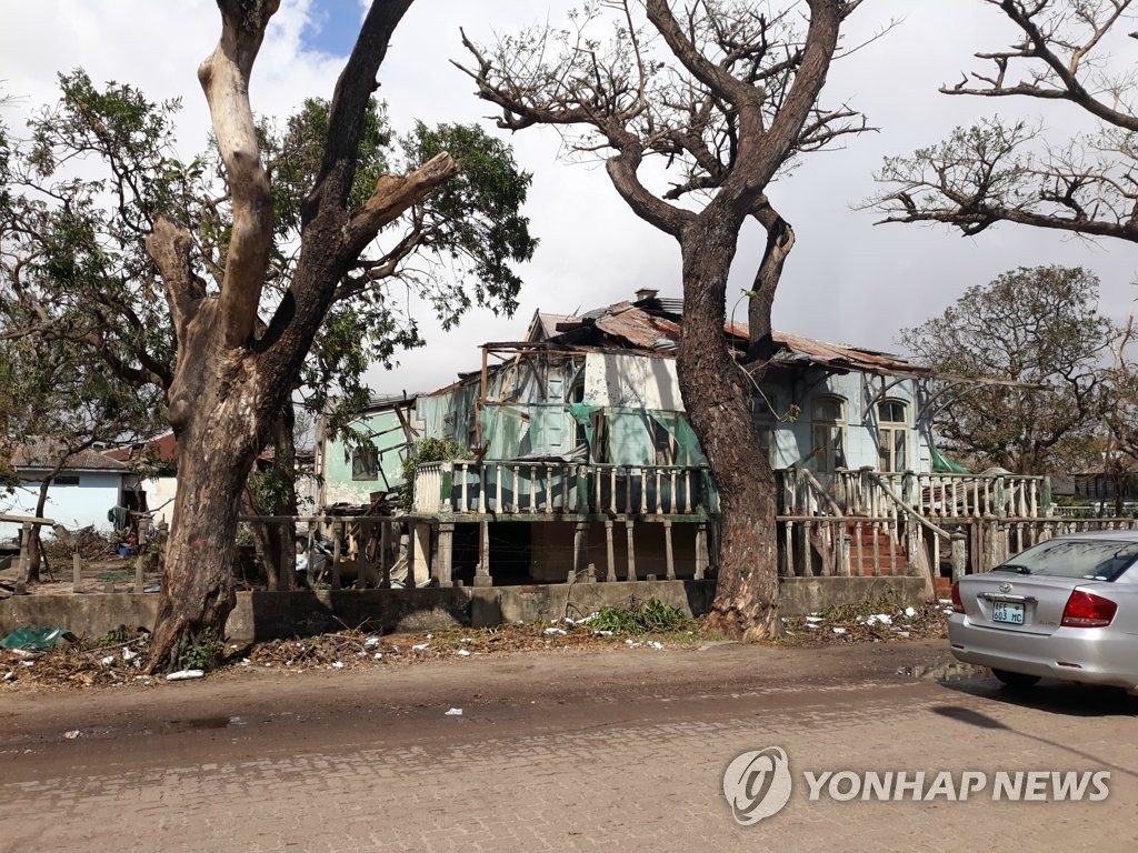 '사이클론 강타' 모잠비크 베이라에서 파괴된 집