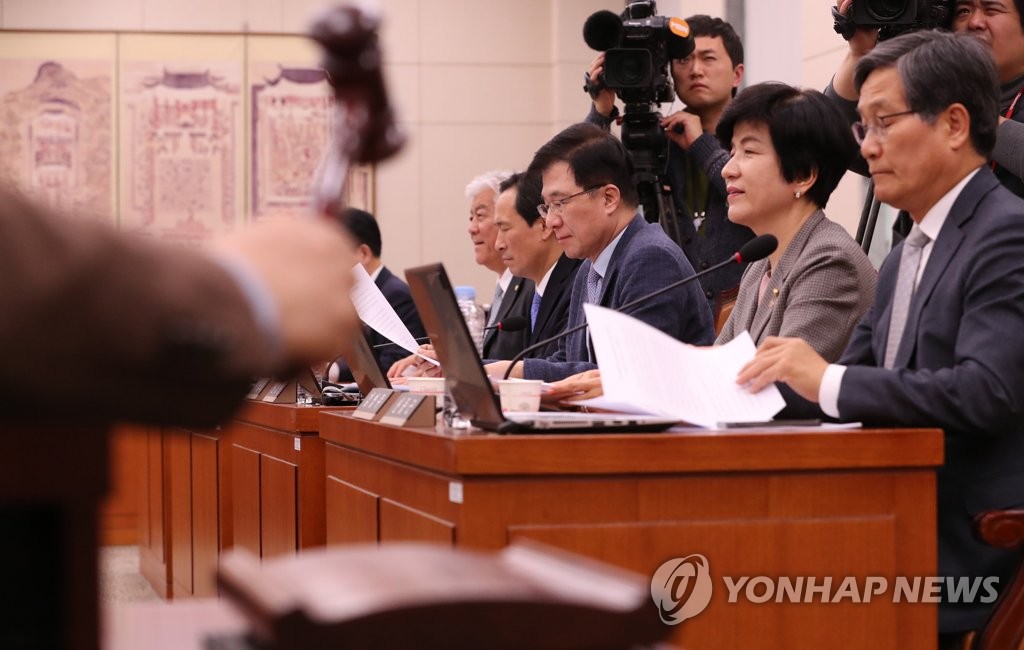문체부장관 후보자 청문보고서 채택, 웃는 여당 의원들