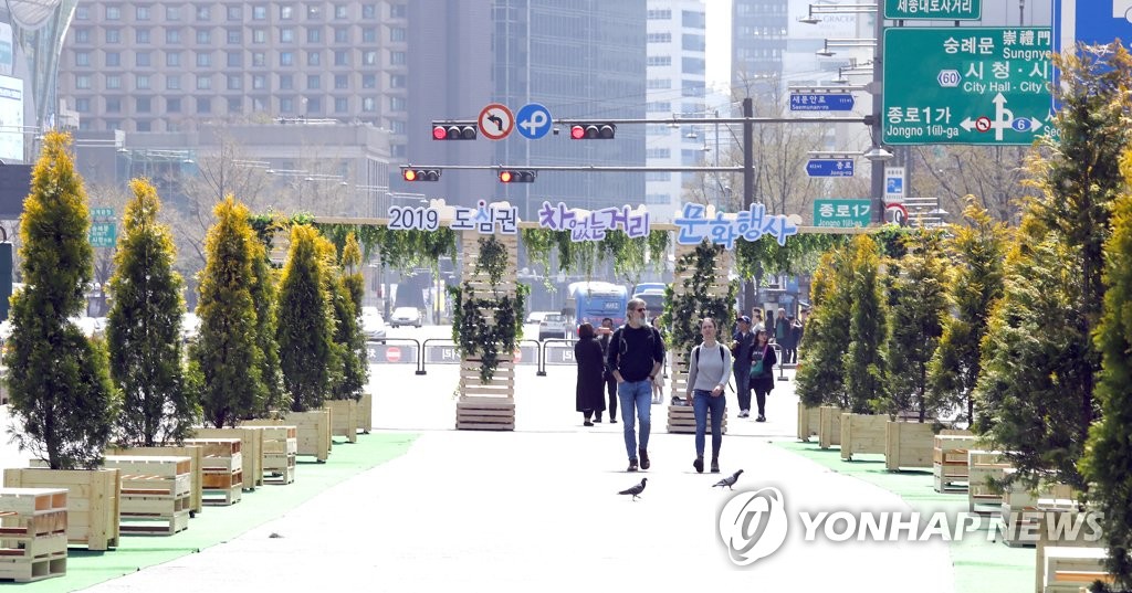 도심 걷고 싶은 산책 거리로 변신한 세종대로