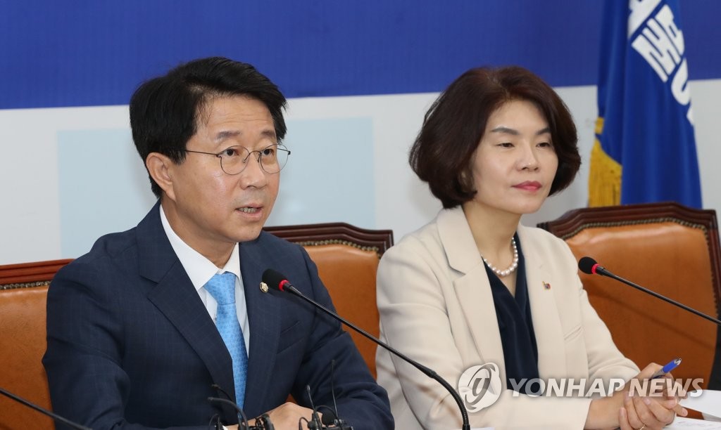 발언하는 조정식