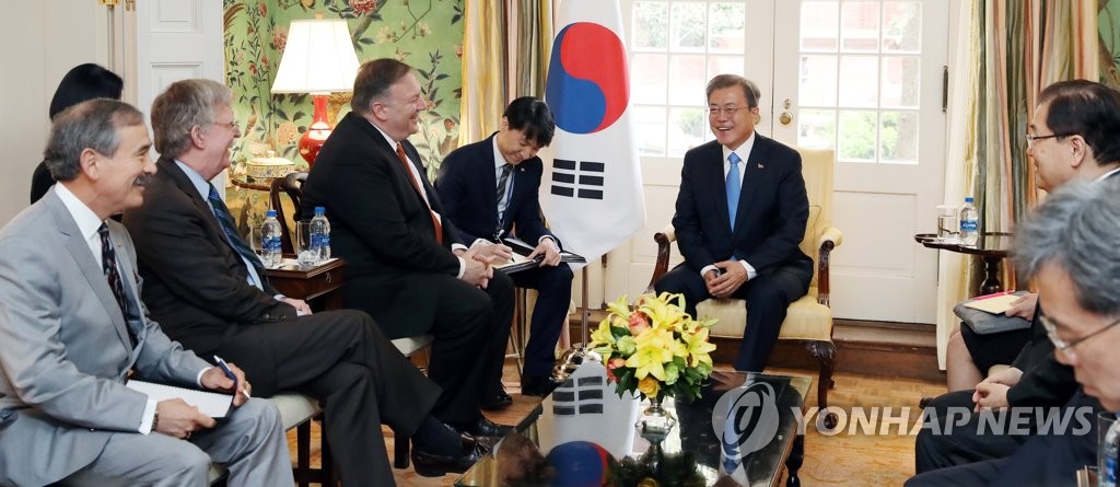 South Korean President Moon Jae-in talks with Secretary of State Mike Pompeo, National Security Adviser John Bolton, Amb. Harry Harris at the Blair House in Washington D.C. on April 11, 2019. (Yonhap)