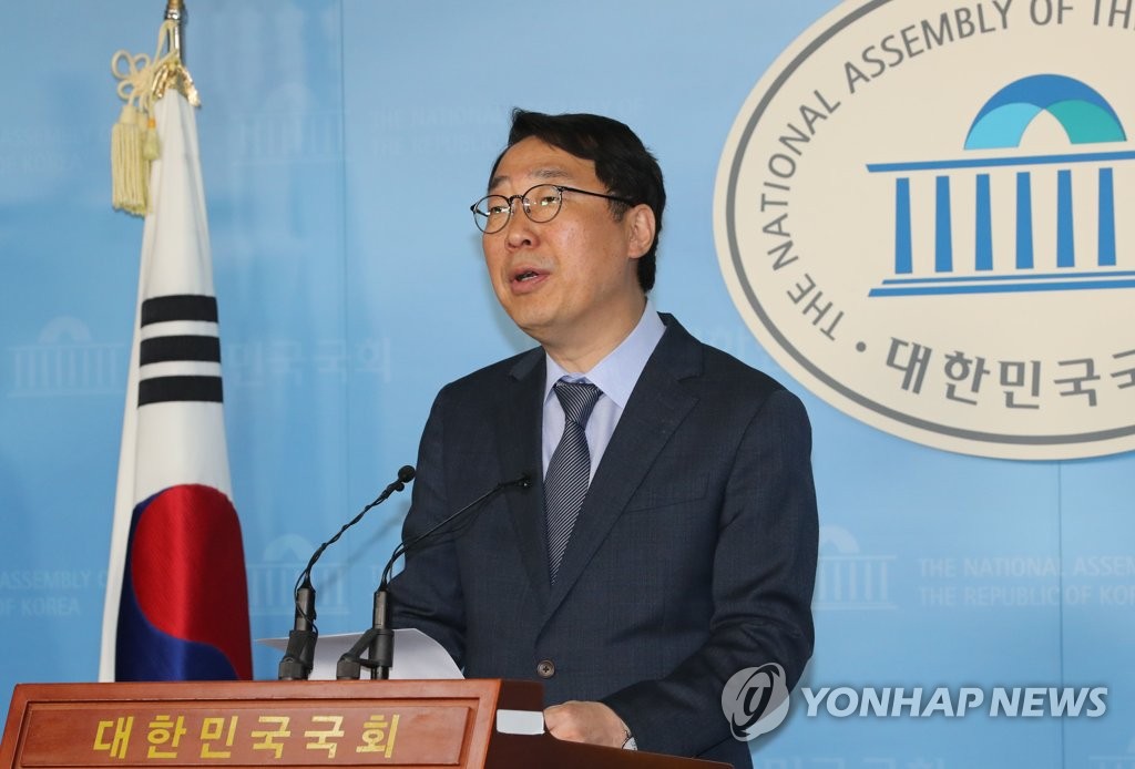 前大統領府高官 来年の総選挙出馬表明 前大統領府高官 来年の総選挙出馬表明