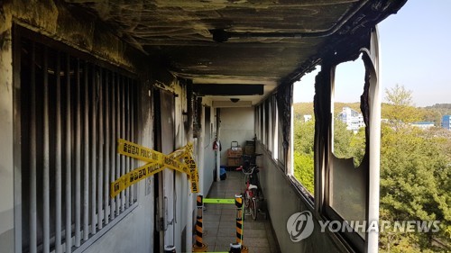 곳곳 검게 탄 흉기난동 사건 방화 현장
