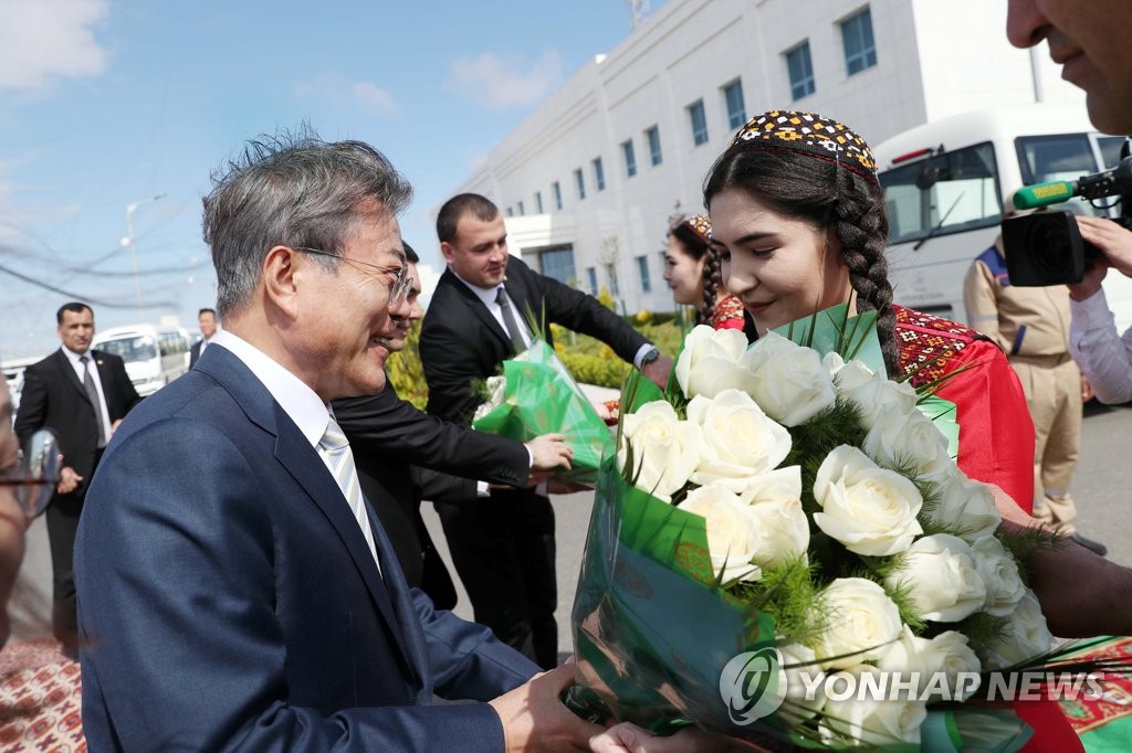 문 대통령, 키얀리 가스화학플랜트 방문