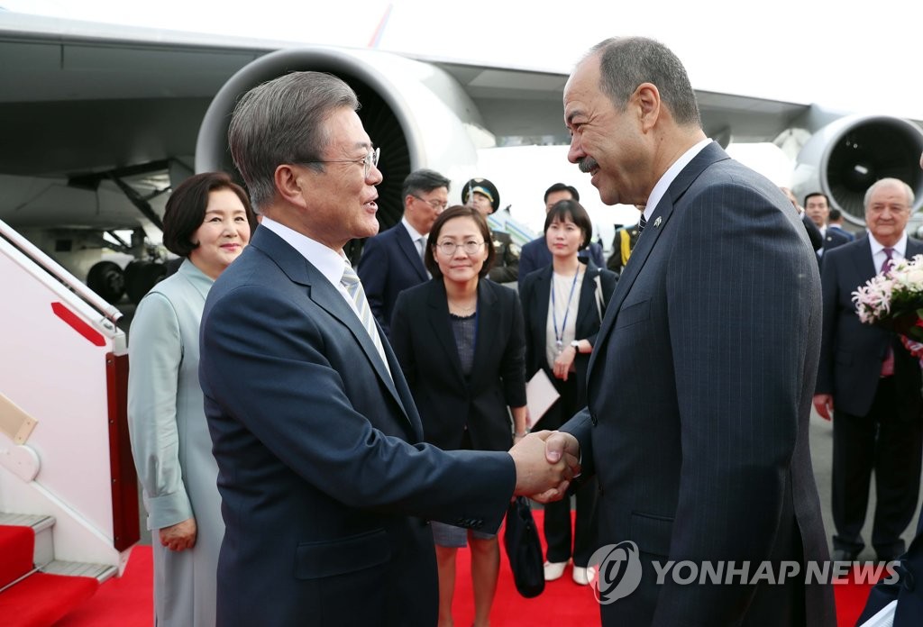 Moon Jae-in llega a Uzbekistán Moon Jae-in llega a Uzbekistán