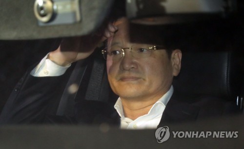 차량 탑승한 건설업자 윤중천씨
