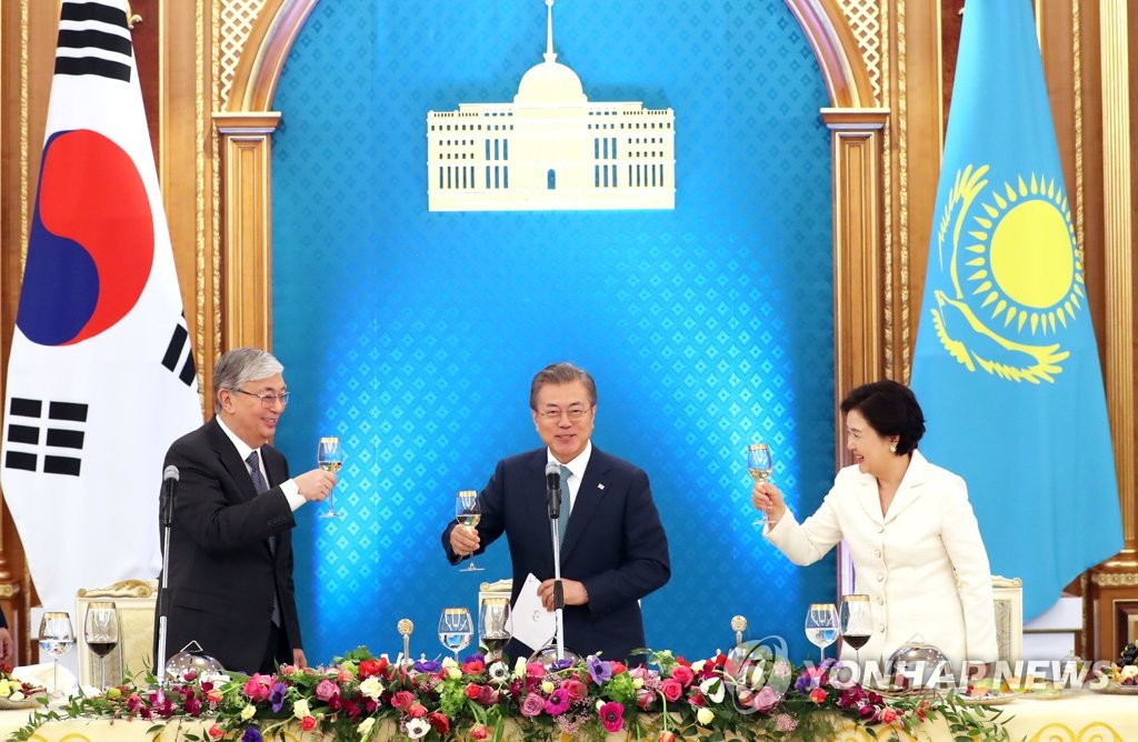 카자흐스탄 국빈오찬, 건배제의하는 문 대통령