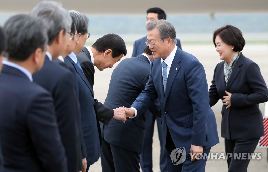 문 대통령, 진영 행정안전부 장관 등과 인사