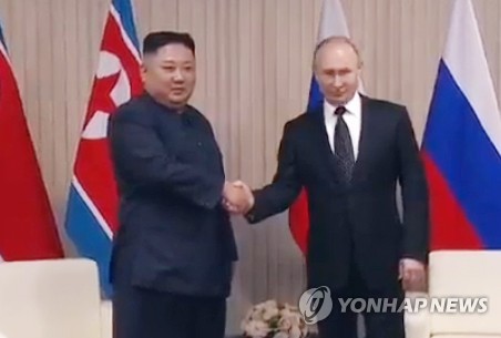 악수하는 북러 정상