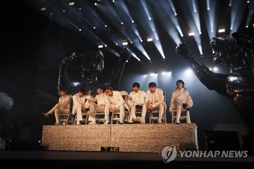 방탄소년단 LA에서 월드투어 첫 공연