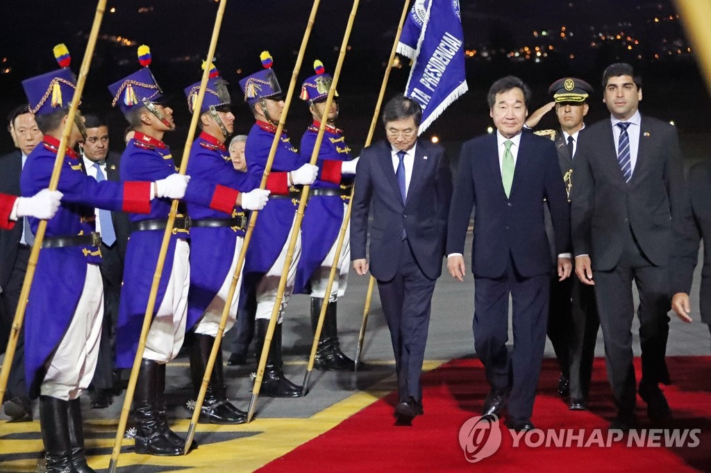 사열하는 에콰도르 부통령-이낙연 총리