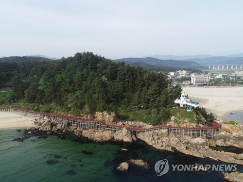 완공 앞둔 하조대 전망대 둘레길