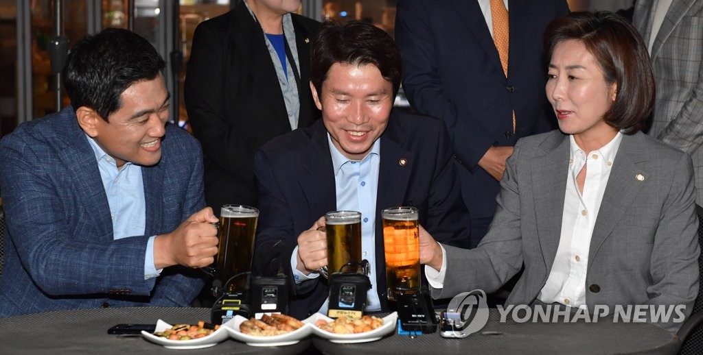 건배하는 여야3당 원내대표
