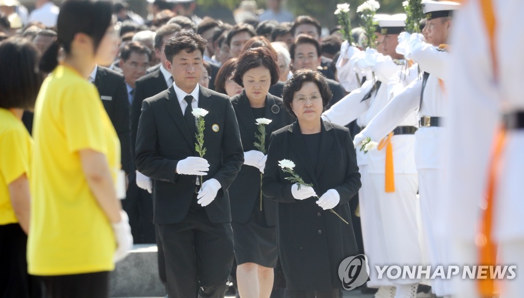 노무현 전 대통령에게 바치는 꽃